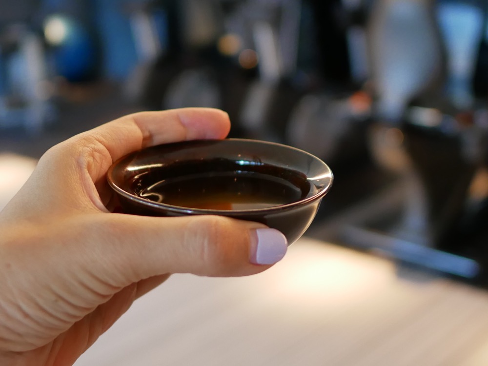 對於吃的東西就開始挑剔起來，希望有營養，可以補充運動後的體力，就選擇了滴雞精，方便攜帶，容易保存的，就找到了芳茲生技日月養生滴雞精，通過多項SGS檢驗合格，低熱量、零膽固醇、零脂肪，只留營養不留豐滿，特殊去雜質技術，滴雞精順口無腥味，大人小孩都愛喝。