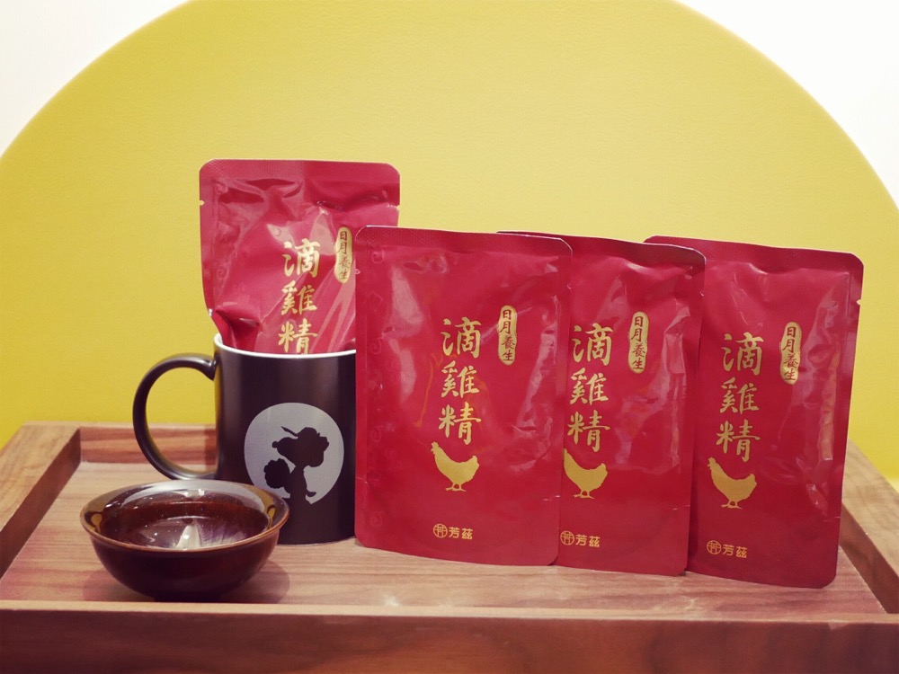 對於吃的東西就開始挑剔起來，希望有營養，可以補充運動後的體力，就選擇了滴雞精，方便攜帶，容易保存的，就找到了芳茲生技日月養生滴雞精，通過多項SGS檢驗合格，低熱量、零膽固醇、零脂肪，只留營養不留豐滿，特殊去雜質技術，滴雞精順口無腥味，大人小孩都愛喝。