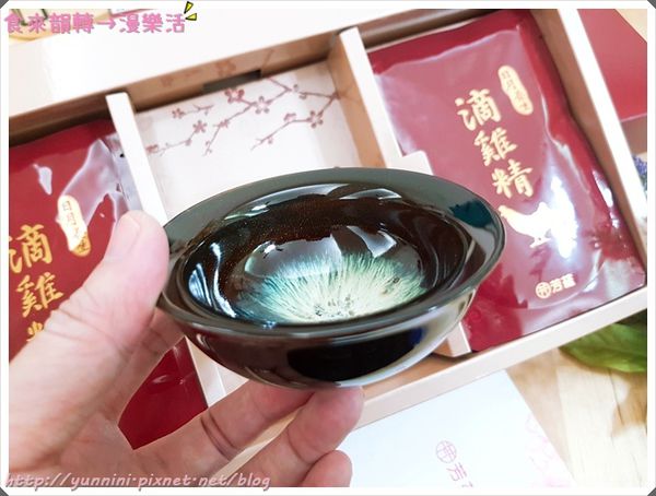 身為一個孕期過半的孕婦，要怎麼吃的營養，又不胖自己，我選擇芳茲日月養生滴雞精，嚴選90天以上擁有健康證書的紅羽土公雞，營養含量高，油脂也少，孕婦來喝就是最適合的了。