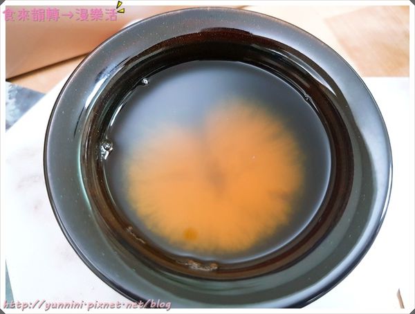 身為一個孕期過半的孕婦，要怎麼吃的營養，又不胖自己，我選擇芳茲日月養生滴雞精，嚴選90天以上擁有健康證書的紅羽土公雞，營養含量高，油脂也少，孕婦來喝就是最適合的了。