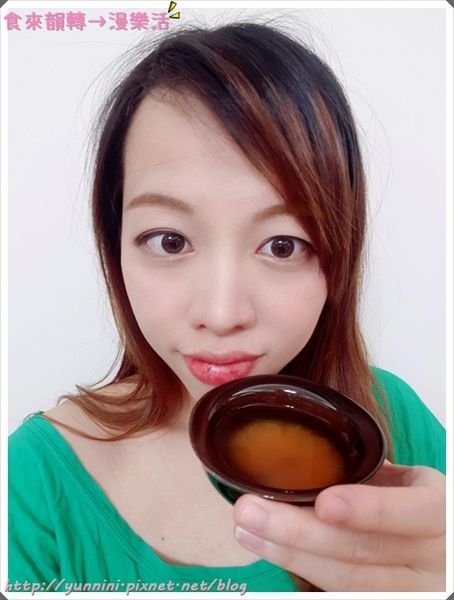 身為一個孕期過半的孕婦，要怎麼吃的營養，又不胖自己，我選擇芳茲日月養生滴雞精，嚴選90天以上擁有健康證書的紅羽土公雞，營養含量高，油脂也少，孕婦來喝就是最適合的了。