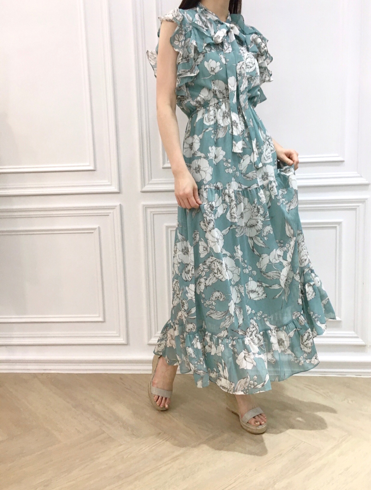 白花荷葉領結長洋