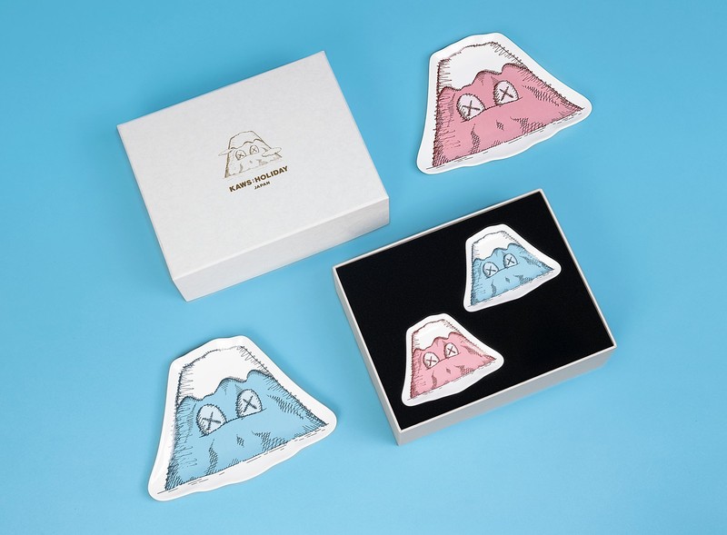 2019AW KAWS HOLIDAY JAPAN Mount Fuji Ceramic Plate Set (Set of 4) 四個一組 富士山 餐盤組 盤子 現貨