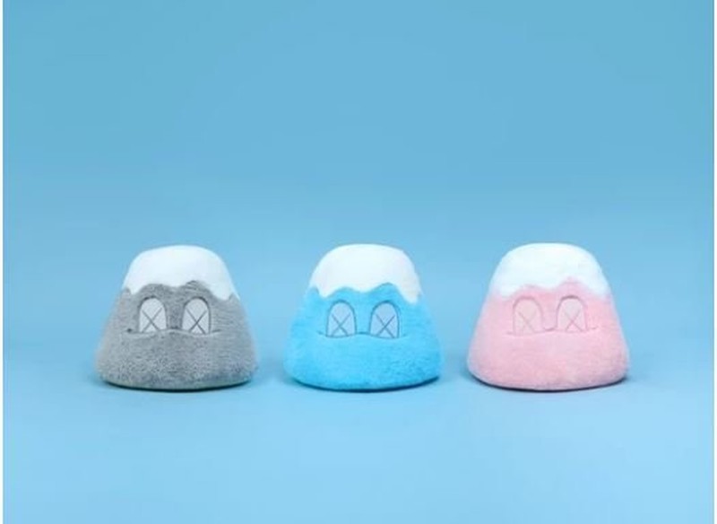 2019AW KAWS HOLIDAY JAPAN 8 Mount Fuji Plush 富士山 抱枕 限量 現貨