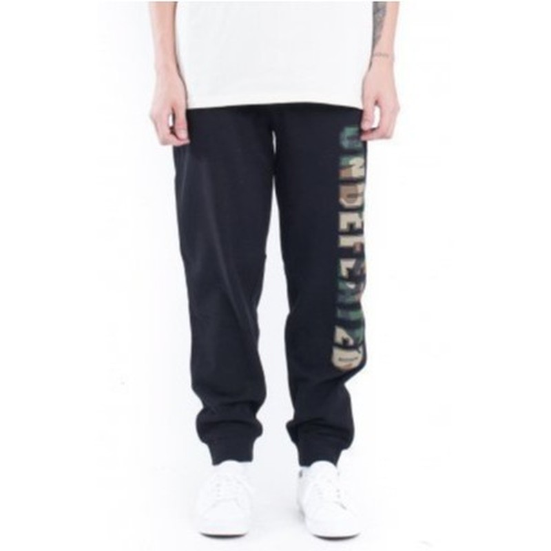 UNDEFEATED COMPACT SWEATPANT 黑色 迷彩字體 棉褲  516143