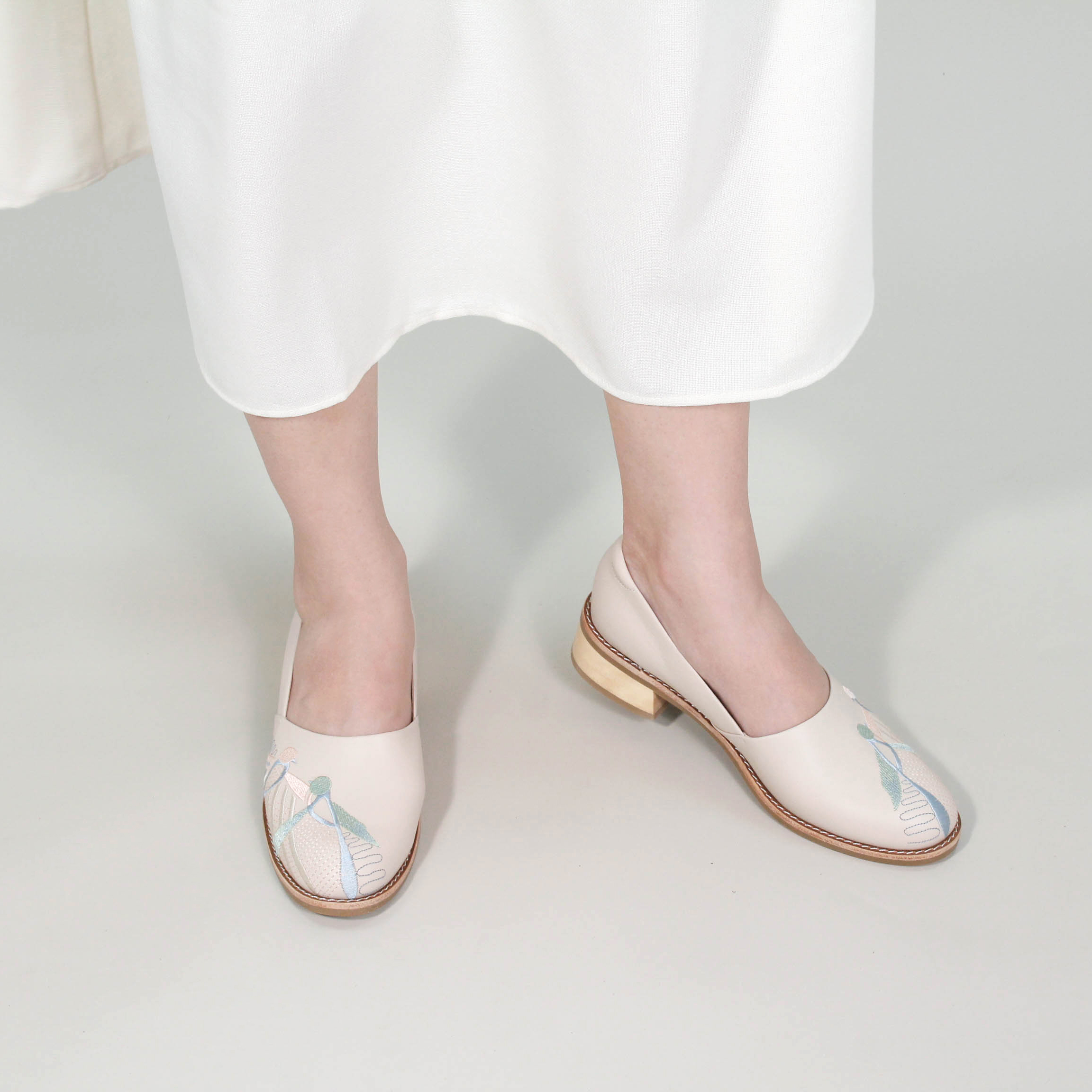 刺繡木跟低跟鞋｜乘著夢想(桔粉)