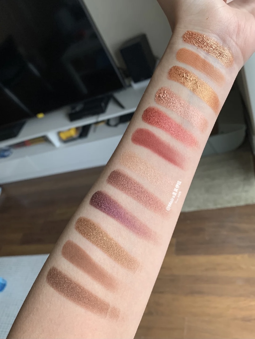 Charlotte Tilbury - Bejewelled Eyes to Hypnotise 2020 聖誕限定12色眼影盤