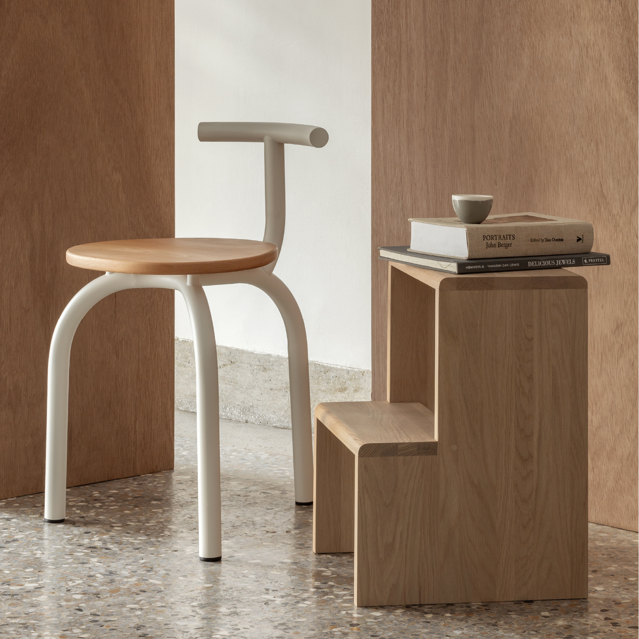 階梯 / 椅凳 by Esaila