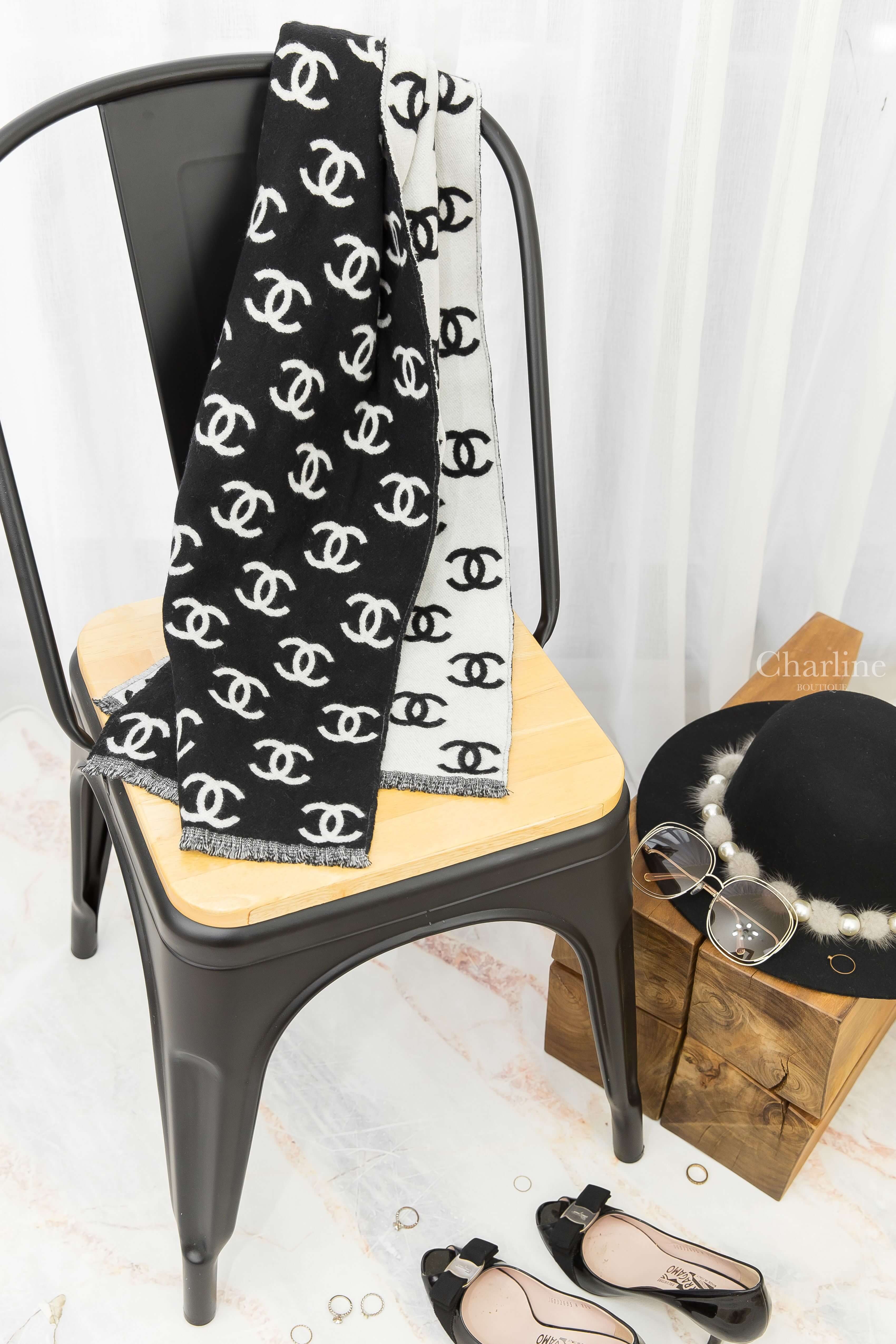 Chanel Scarf 黑色/白色滿版CC雙面流蘇羊毛圍巾-Charline Boutique 精品代購
