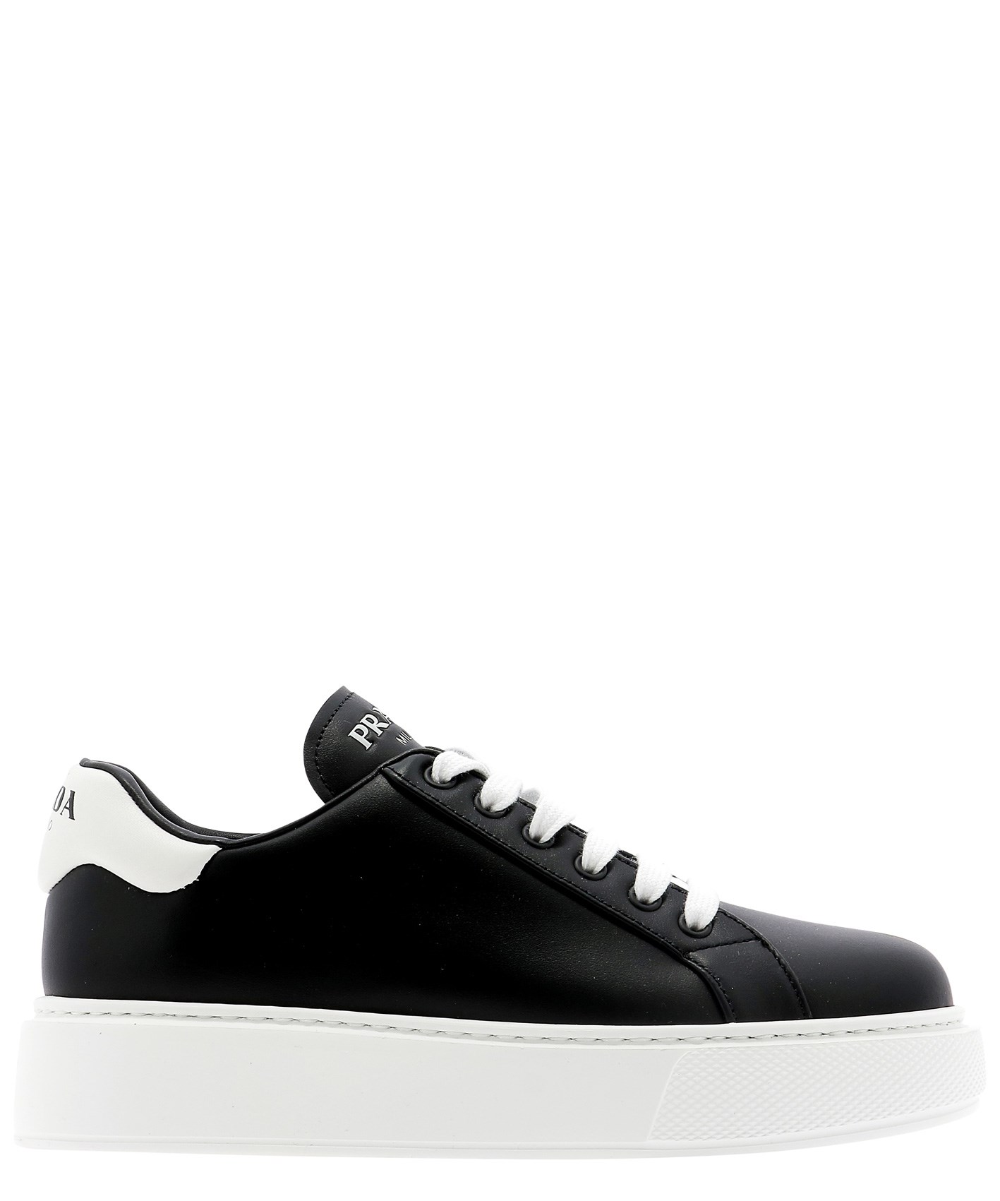 【PRADA】Leather sneakers with logo
