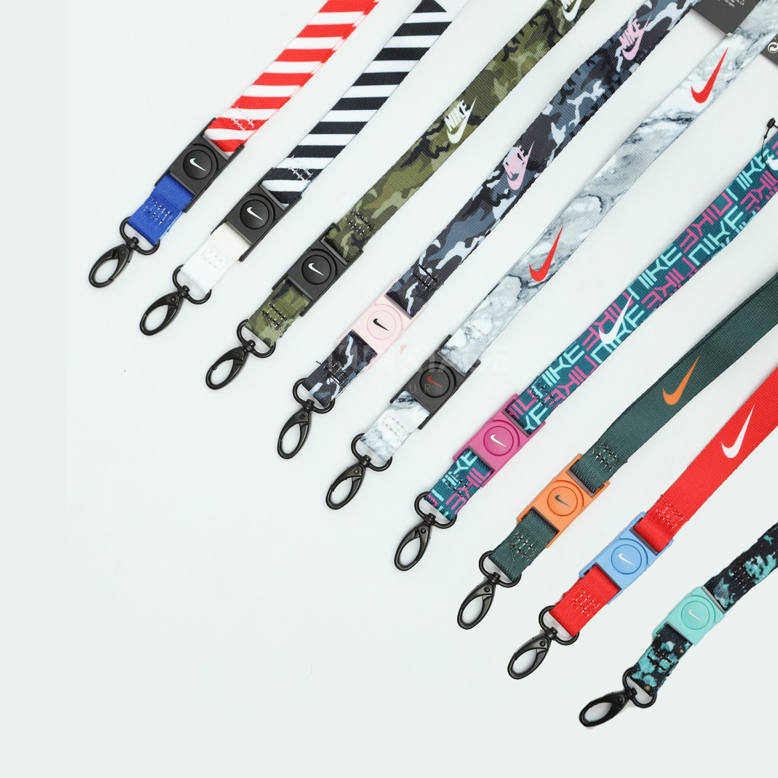 【8折】NIKE LANYARD 迷彩 大理石 可拆式識別帶 證件帶 識別證 掛飾 掛頸 插扣 鑰匙圈【AC4434-985】