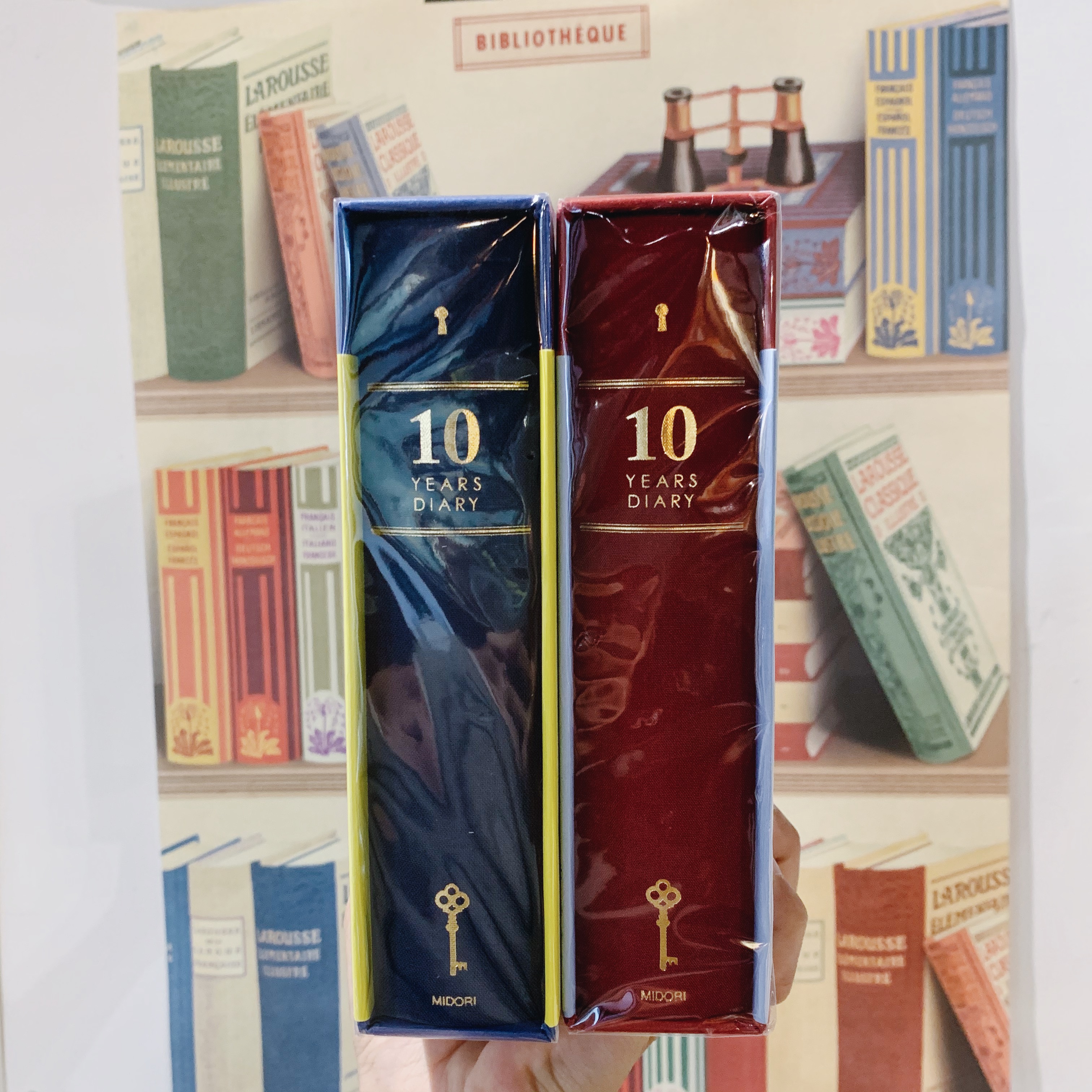 MIDORI 10年連用日記本(緋紅／海軍藍)