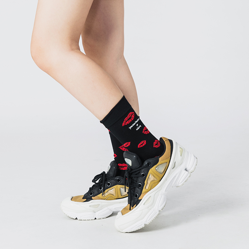 KISS ME _ 黑色_BF200031