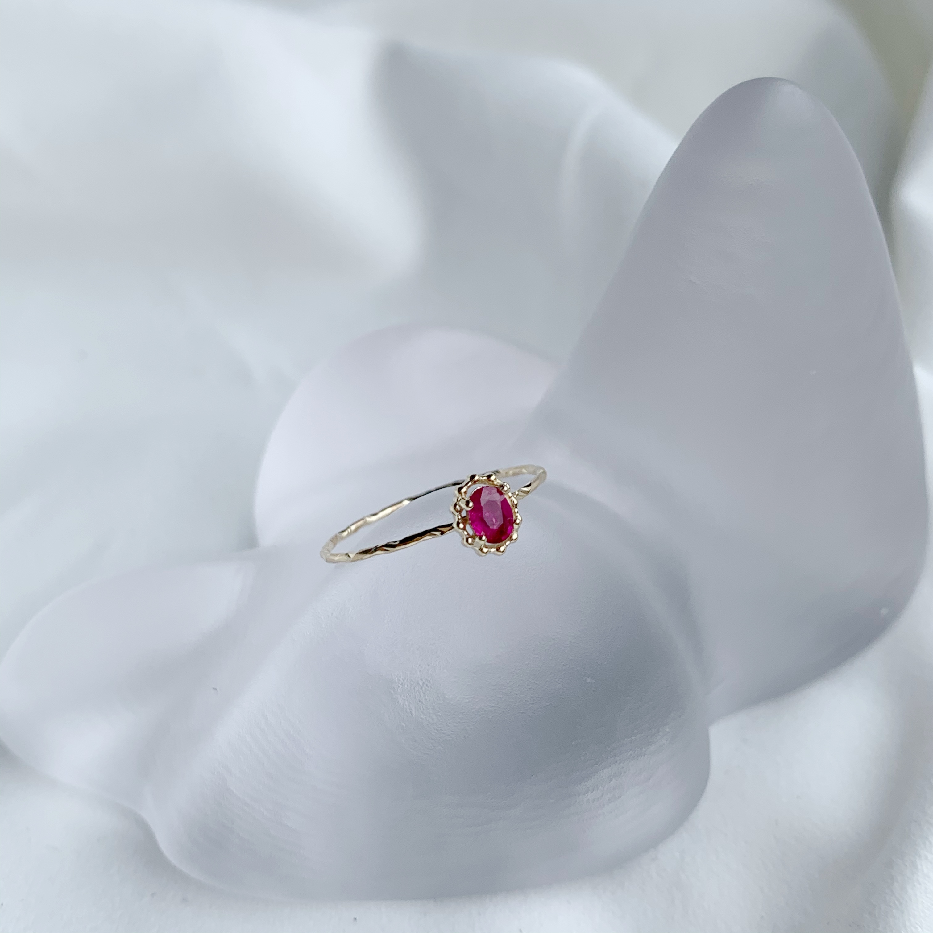 14K餅乾簍空紅寶細戒