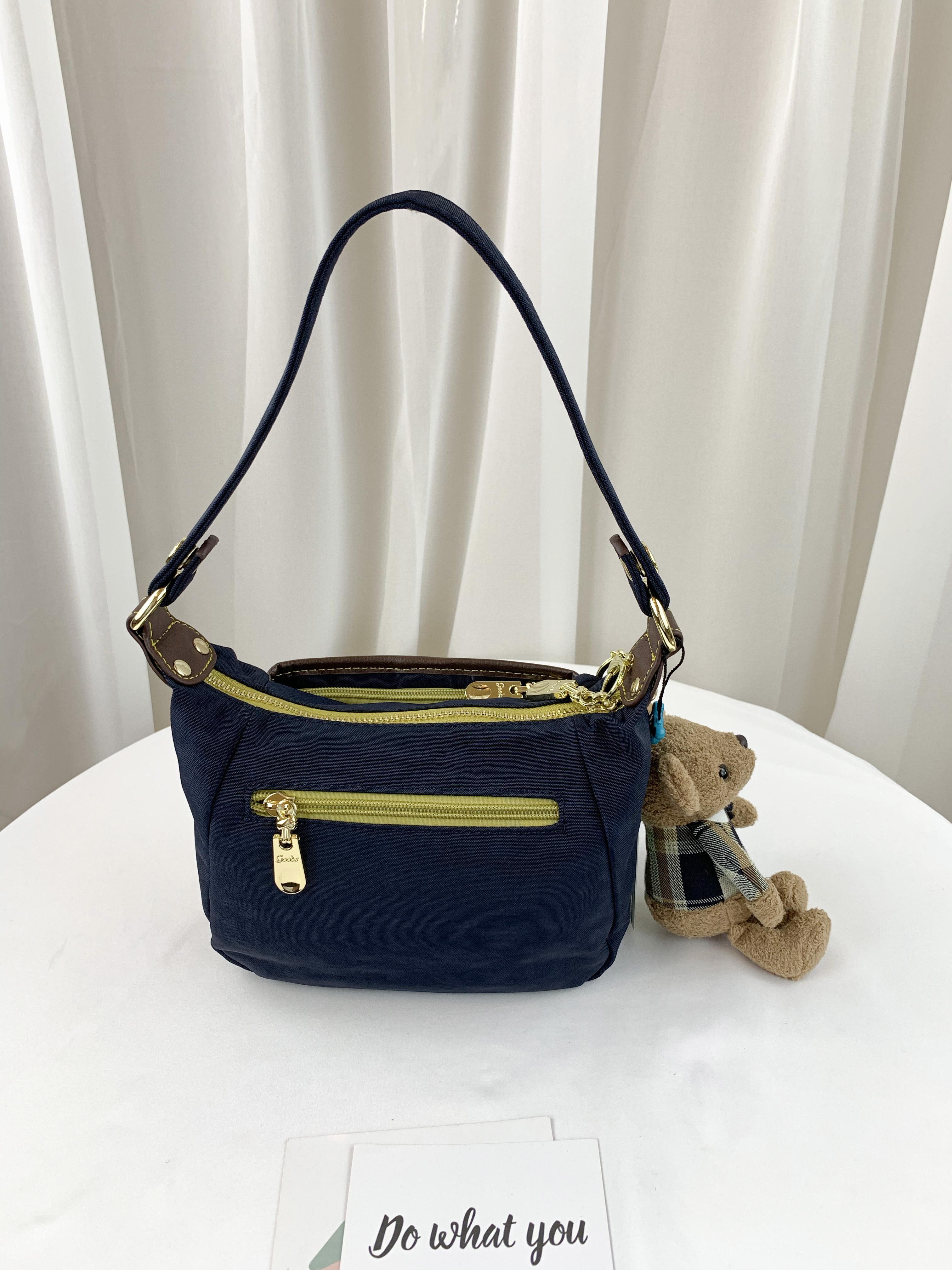 GOODS 織帶黃藍 丹寧防潑水側背包 附小熊吊飾 #2503