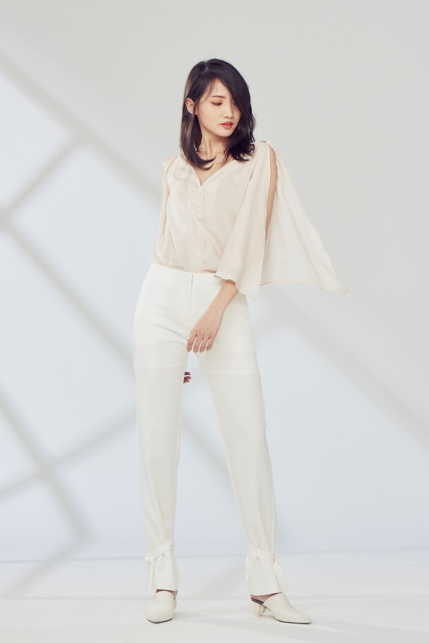 白色束口褲