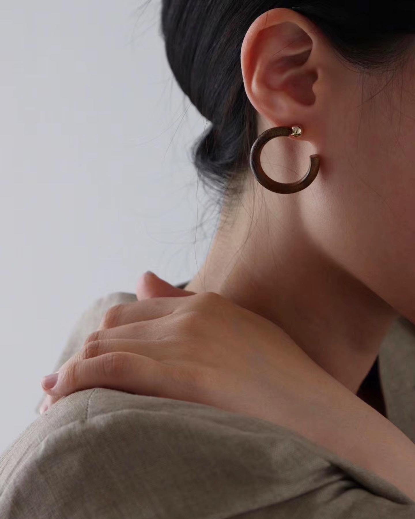 韓國C圈原木。鋼針耳環