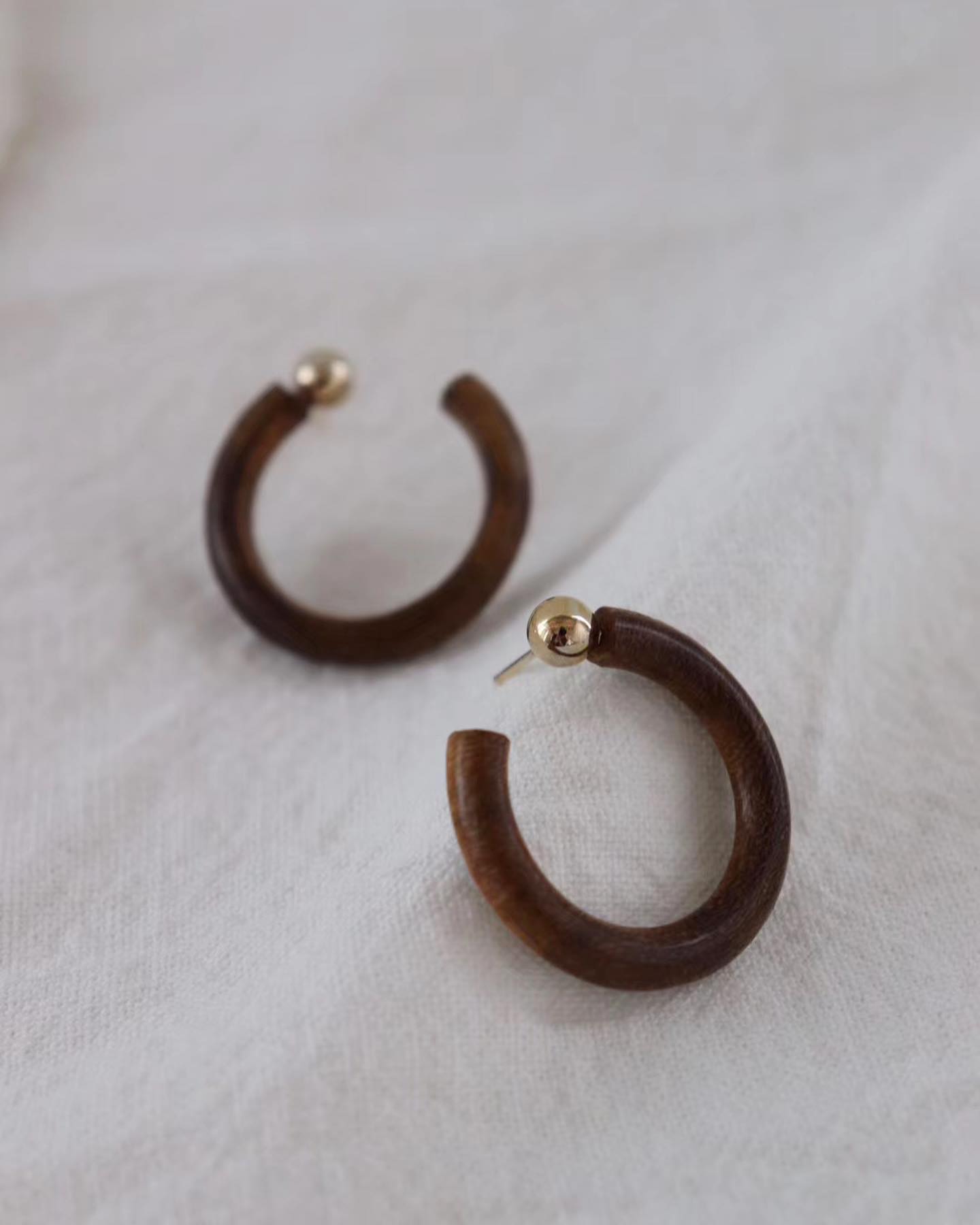 韓國C圈原木。鋼針耳環