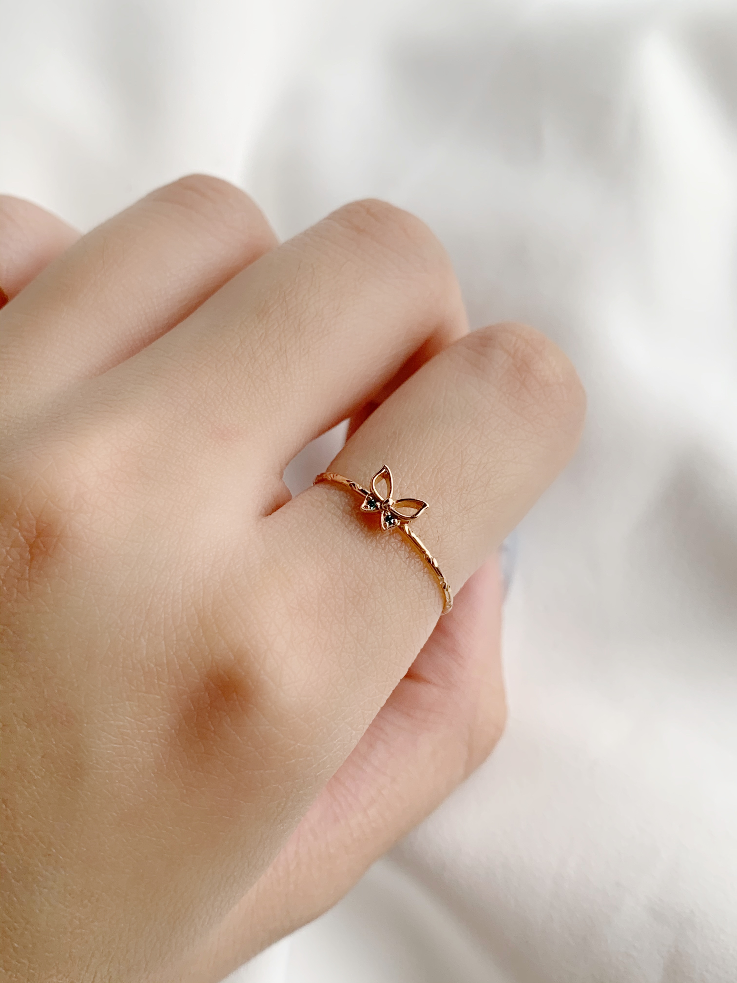 14K簍空蝴蝶藍鑽細戒