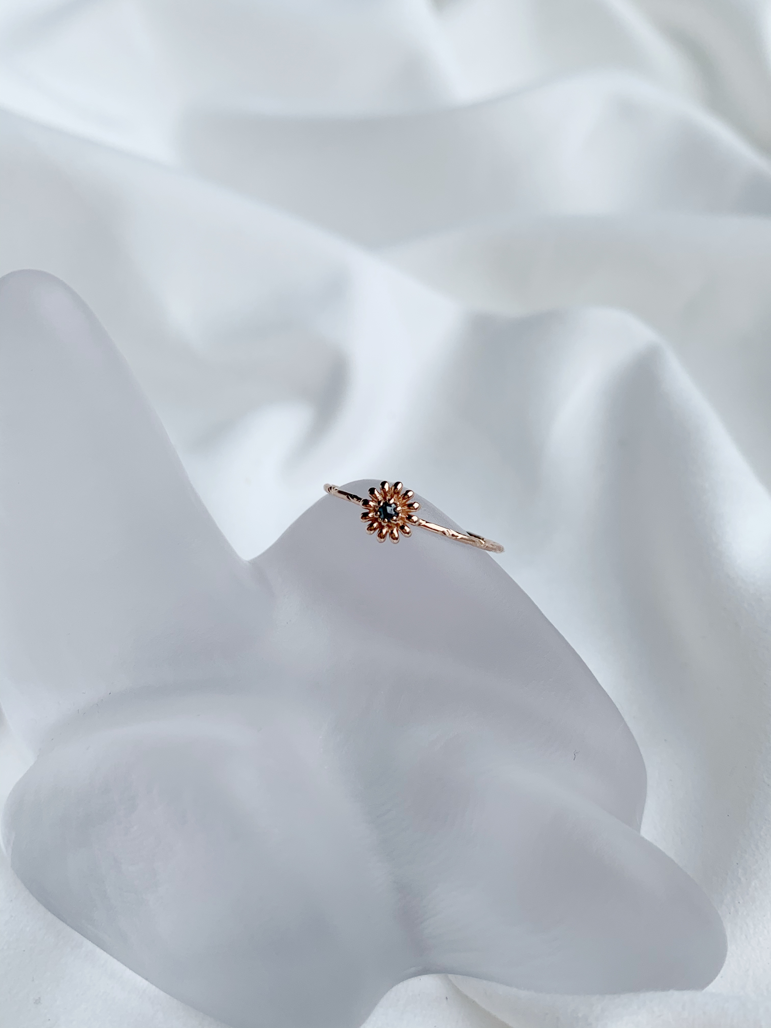 14K波斯菊藍鑽原礦細戒