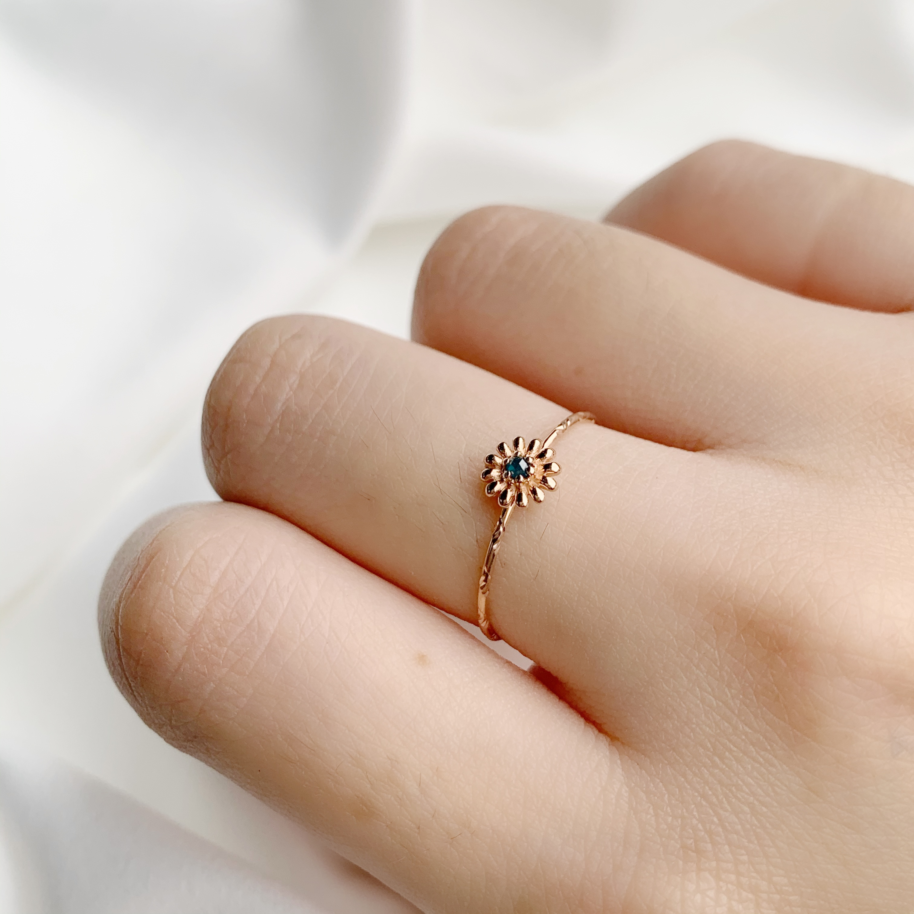 14K波斯菊藍鑽原礦細戒