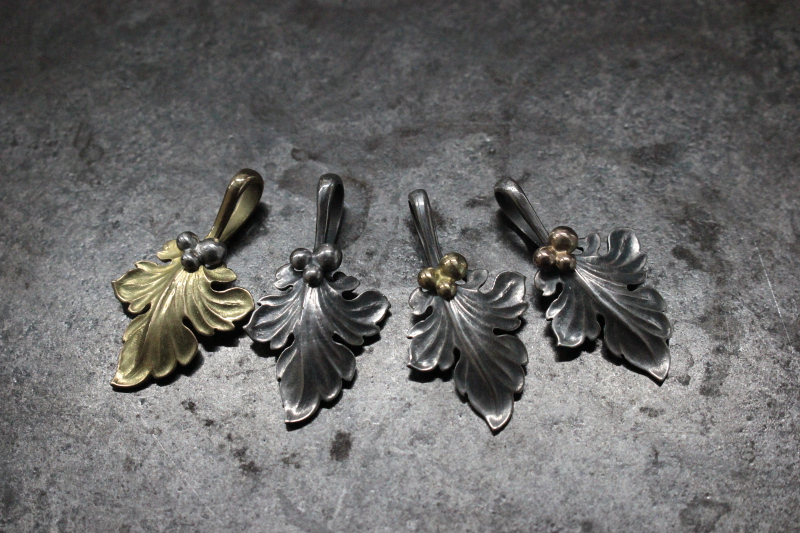 FCT-112 楓葉頂帶花蕾吊墜