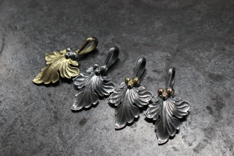 FCT-112 楓葉頂帶花蕾吊墜