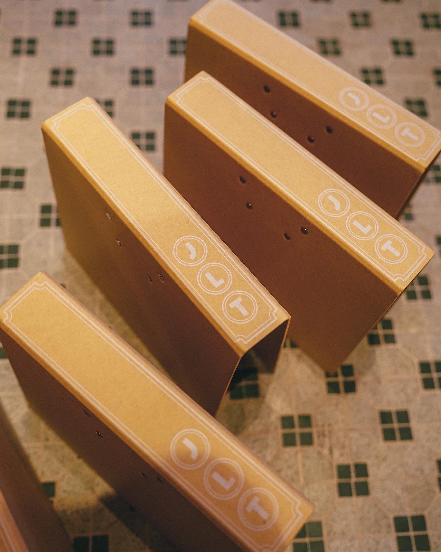 【JLT Selection】A4兩孔環式活頁文件夾 (打孔入紙款)