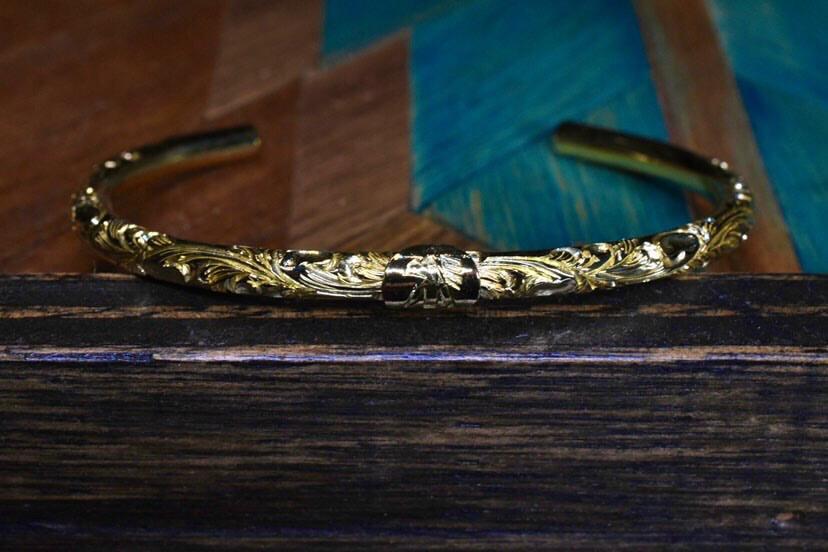 K18全浮彫唐草點金手鐲