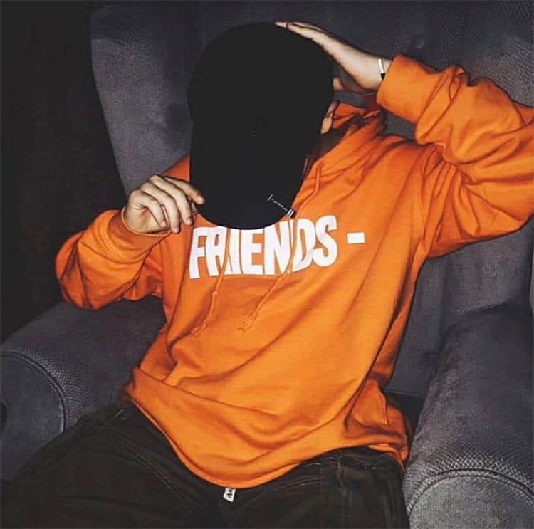 VLONE FRIENDS 橘白 Logo下擺破壞 帽T