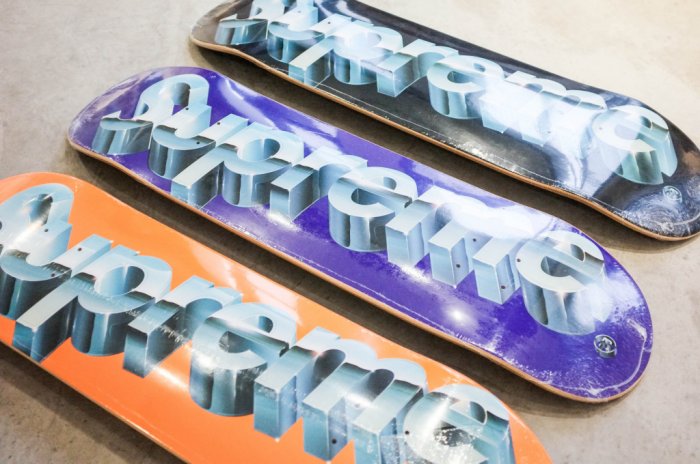 【車庫服飾】Supreme 20SS CHROMS LOGO SKATEBOARD 立體 金屬 三色 滑板