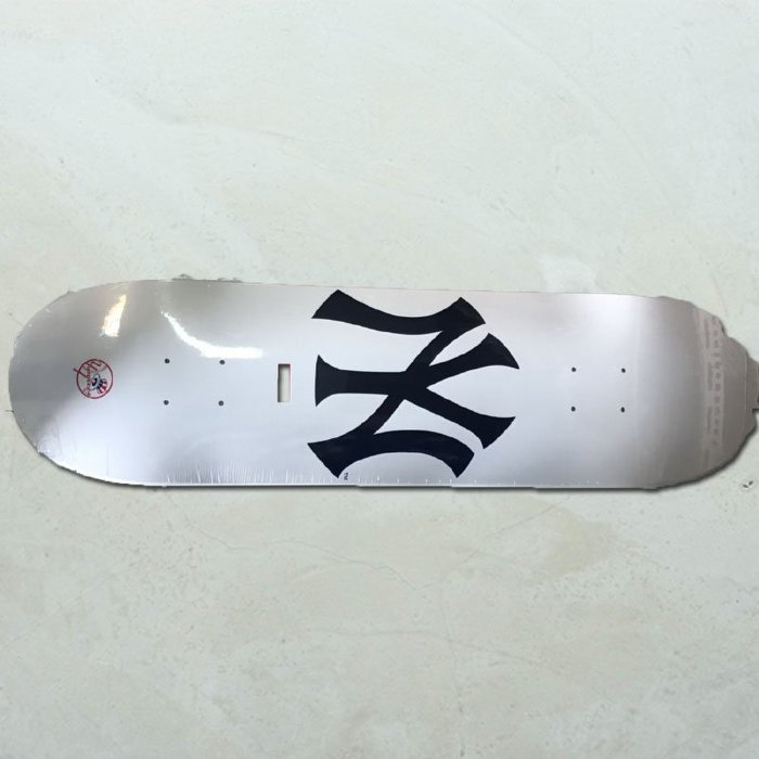 【車庫服飾】SUPREME NEW YORK NY YANKEES DECKS 白色 藍色 洋基 一組 經典收藏滑板