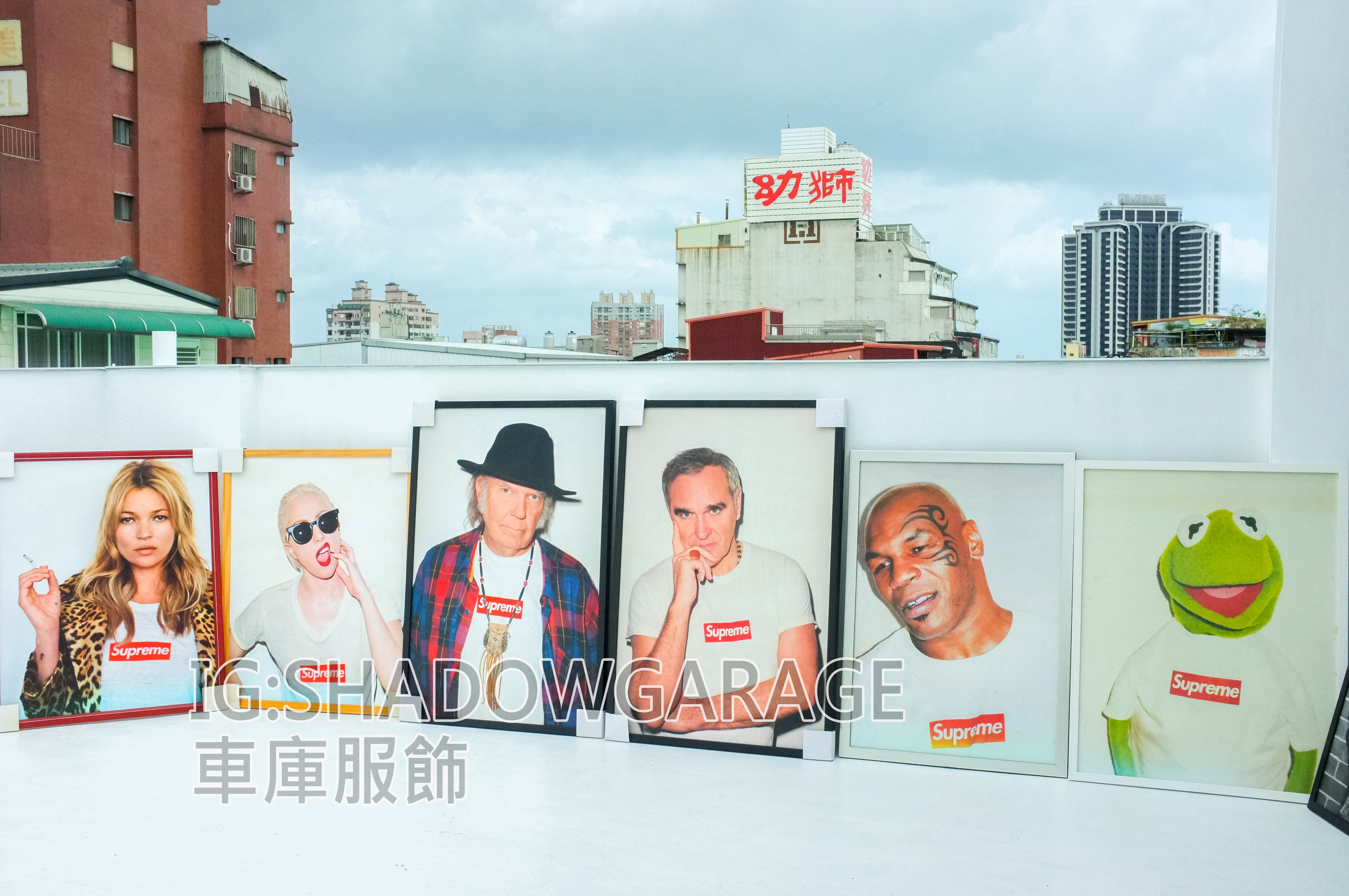 【車庫服飾】收藏品出售 KATE MOSS LADY GAGA Supreme Poster 絕版連框海報