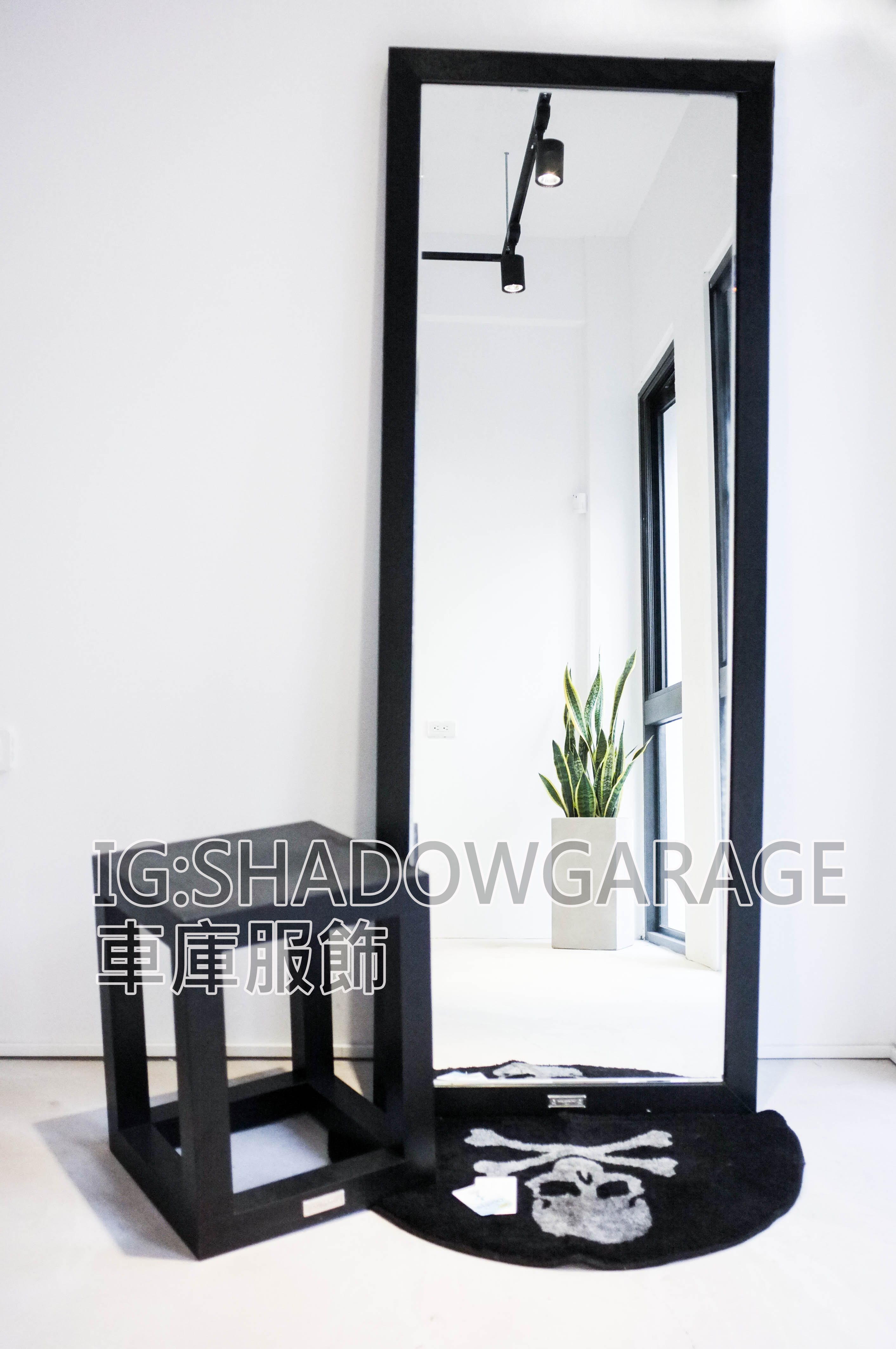 【車庫服飾】收藏品出售 mastermind JAPAN MMJ × BUILDING Carré 立鏡木桌半圓地毯組