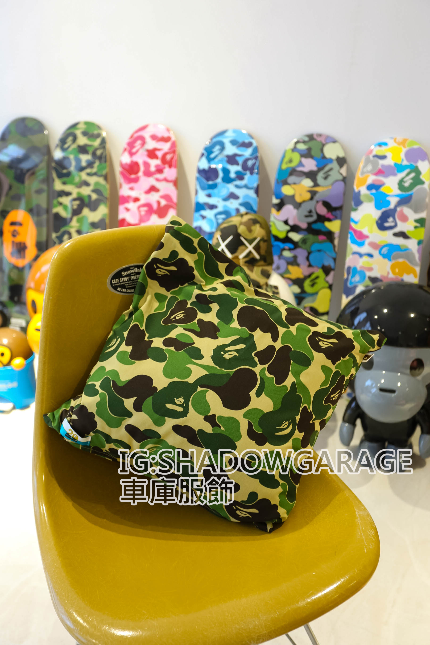 【車庫服飾】收藏品出售 A BATHING APE BAPE X NOWHERE 20週年紀念系列 綠迷彩方型抱枕
