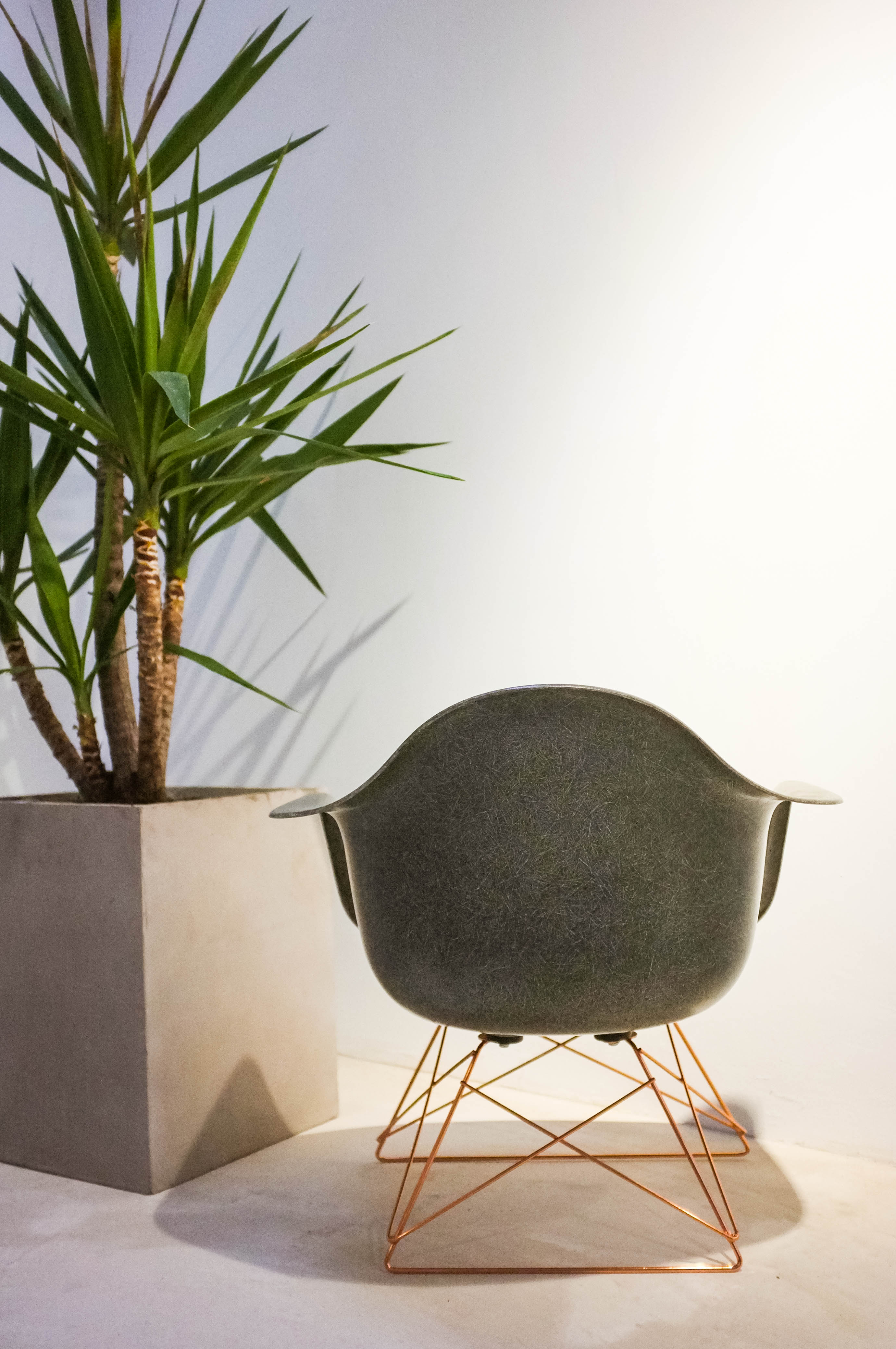 【車庫服飾】收藏品出售STUSSY X MODERNICA Low Rod Arm Shell 軍綠色鍍鉻鐵腳椅