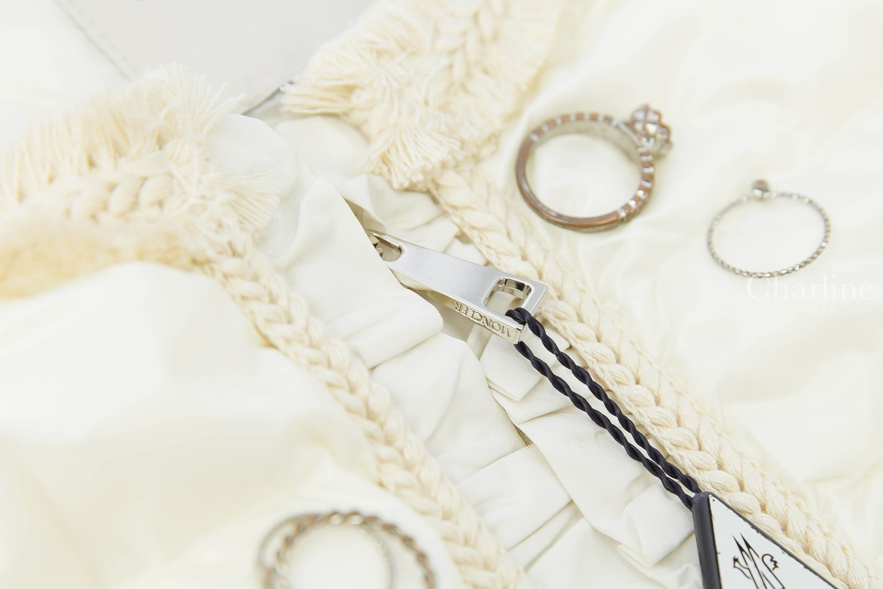 Moncler Wellington 米白色編織四口袋羽絨外套