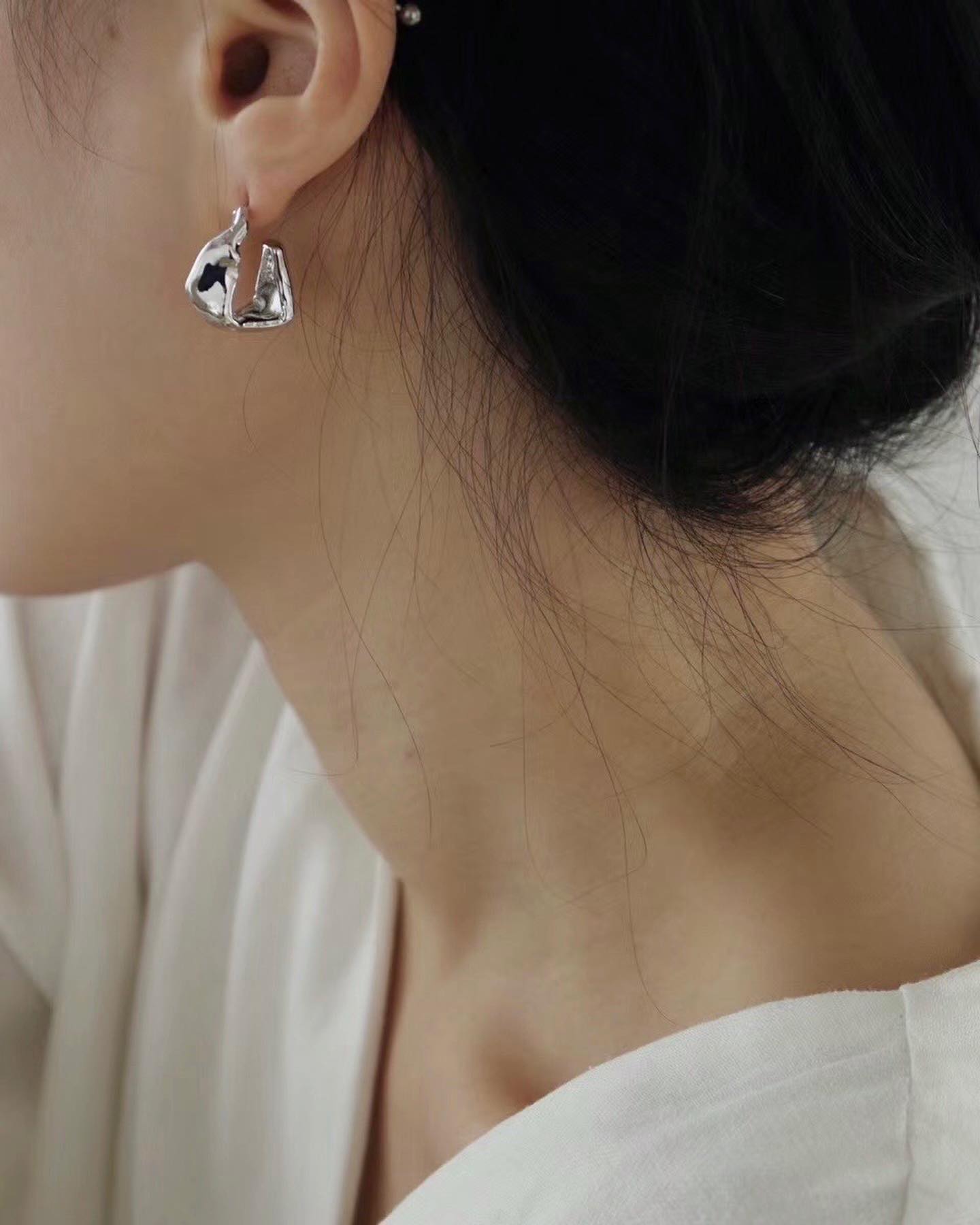 永恆經典。鋼針耳環