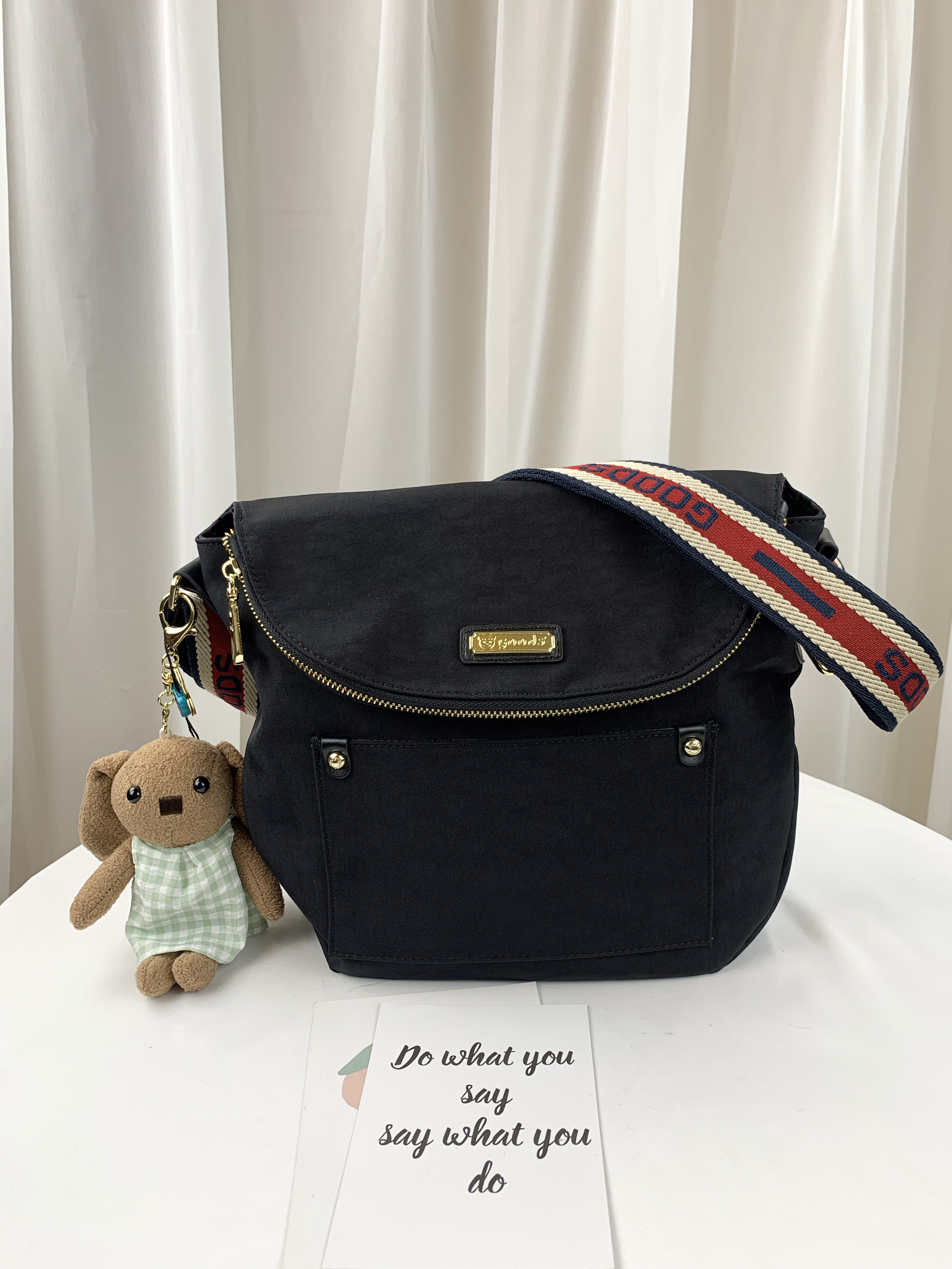 GOODS 織帶黑 水洗紋防潑水側背包 附小熊吊飾 #2736
