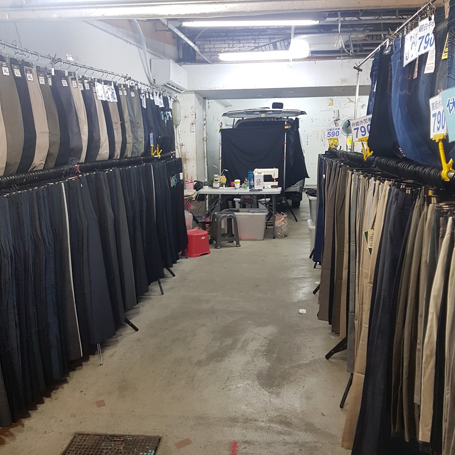 img scr="臨時實體店面".jpeg alt="臨時實體店面"