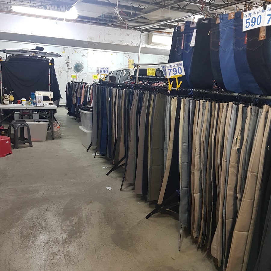 img scr="臨時實體店面".jpeg alt="臨時實體店面"