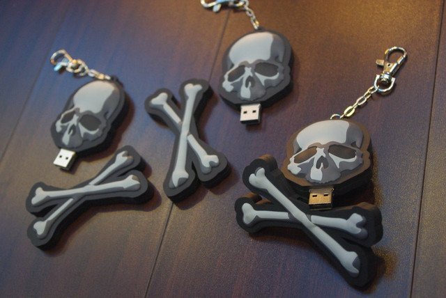 車庫服飾 現貨 Mastermind JAPAN  USB 骷髏頭 鑰匙圈  黑色