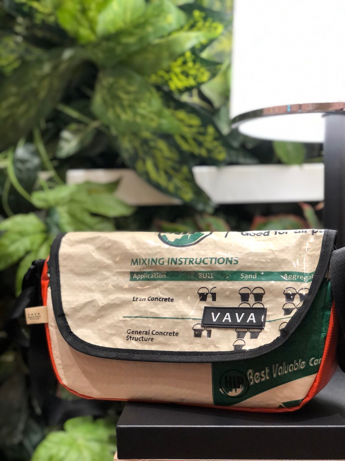VAVA 脫胎換骨的郵差包(紅配綠)