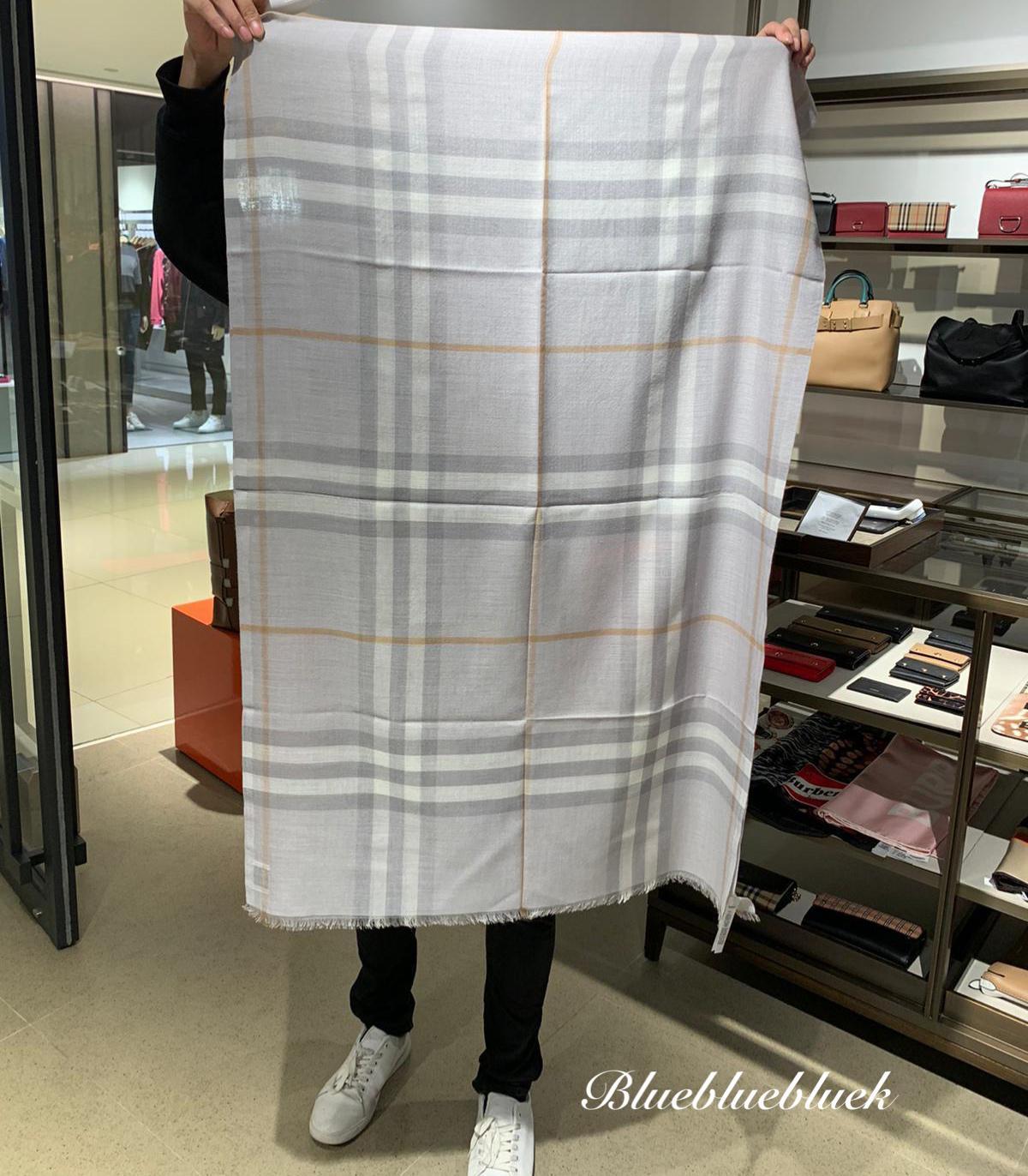 Burberry 淺灰格仔薄scarf