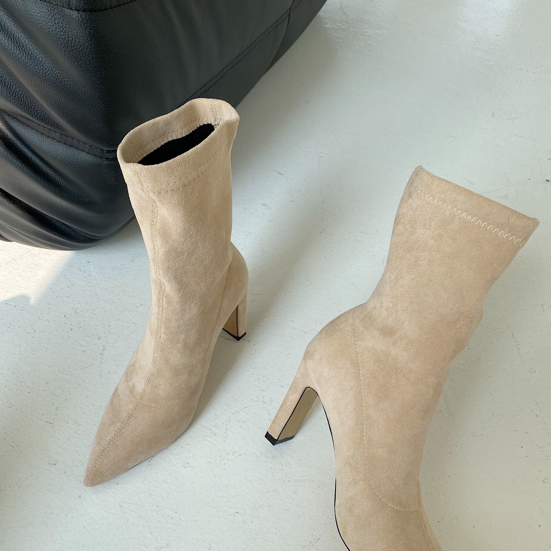 麂皮一字粗跟襪靴 (黑/杏) (34-40)