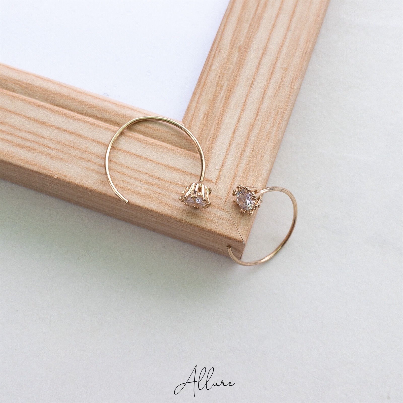 肆玥xAllure袖珍C型小鑽耳環