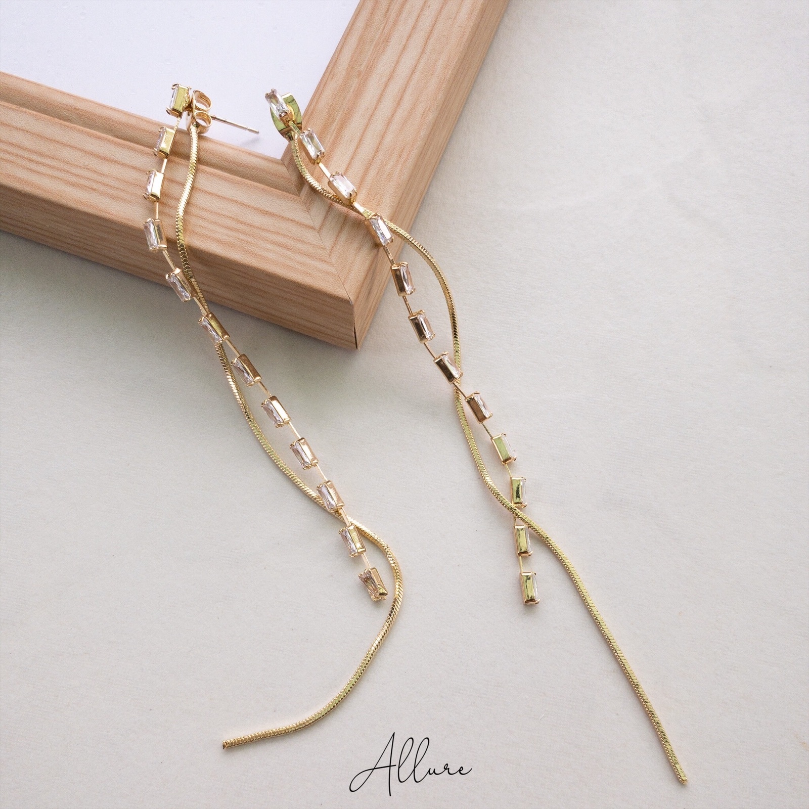 肆玥xAllure簡約鋯石垂掛耳環