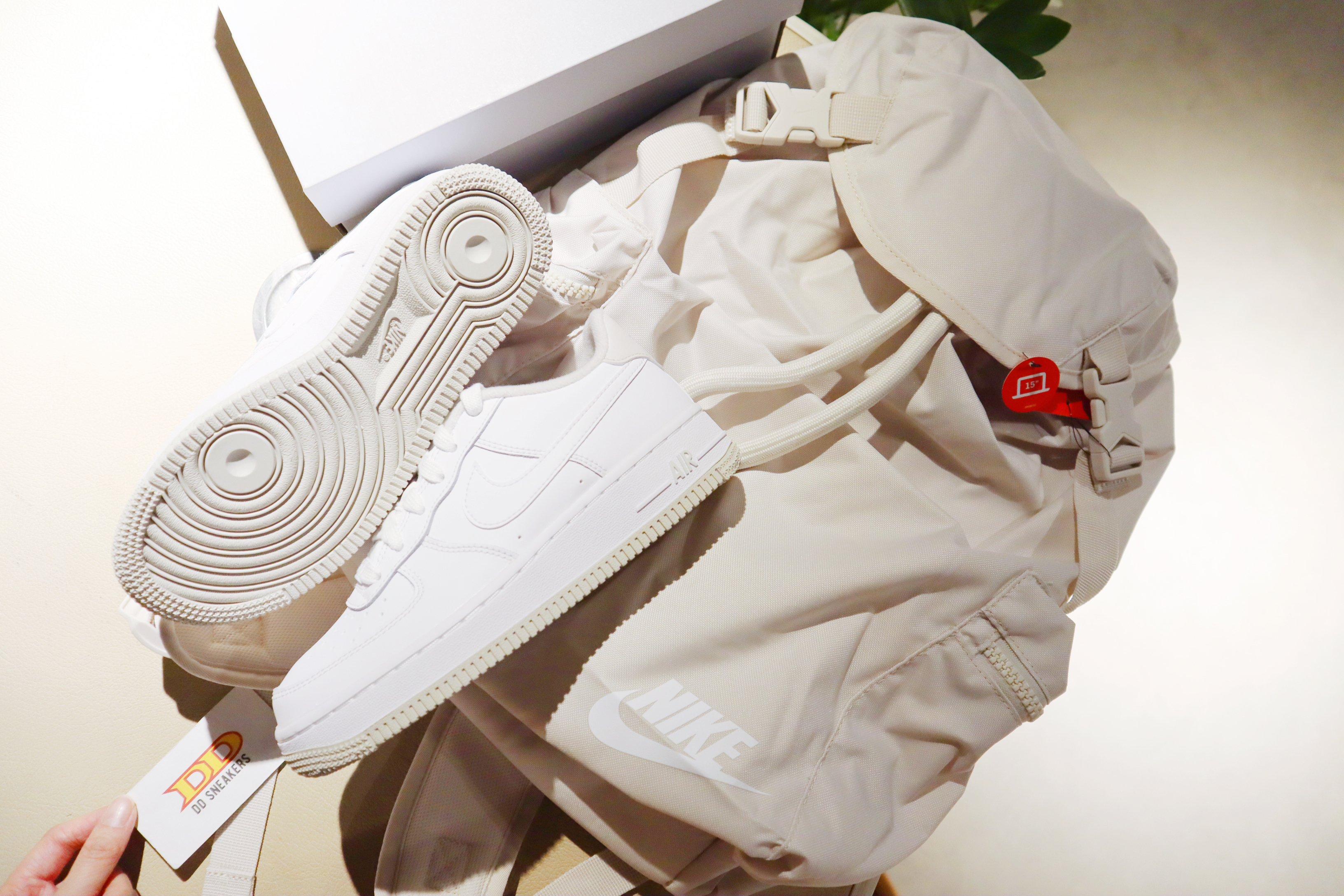 white nike back pack