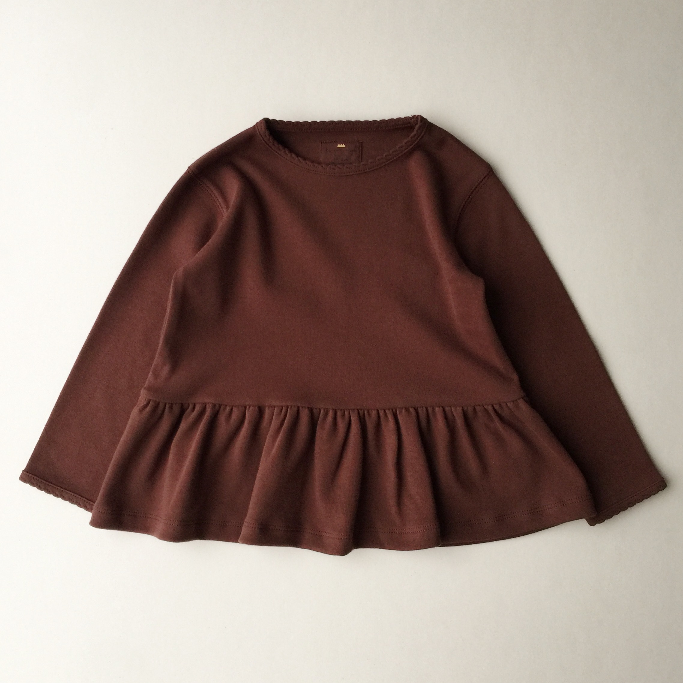 KONGES SLØJD - 皮馬棉質荷葉邊上衣（Mocca）