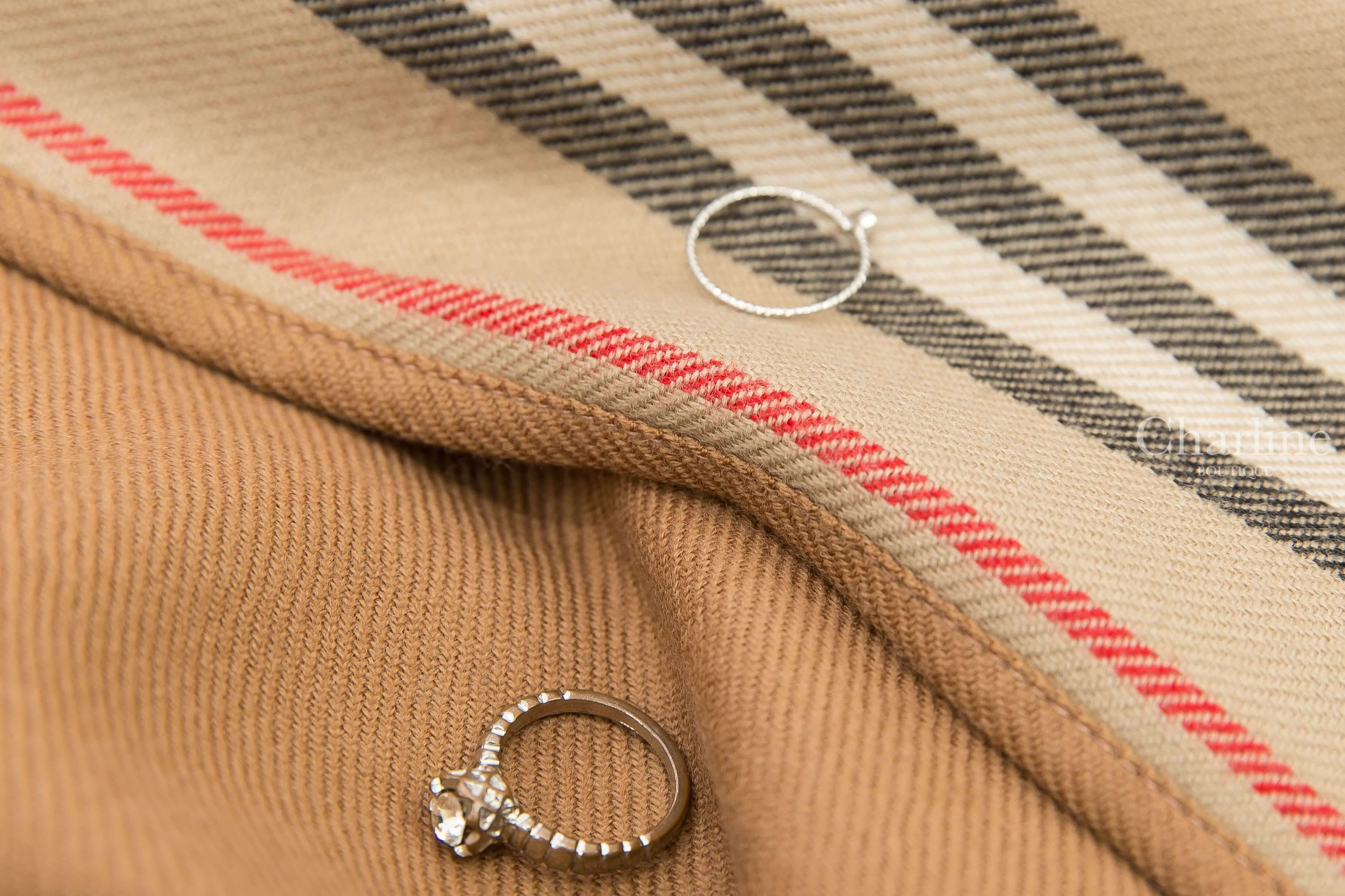 Burberry Icon Stripe Detail Wool Cape 亞麻棕雙面羊毛黑白紅相間條紋斗篷披肩